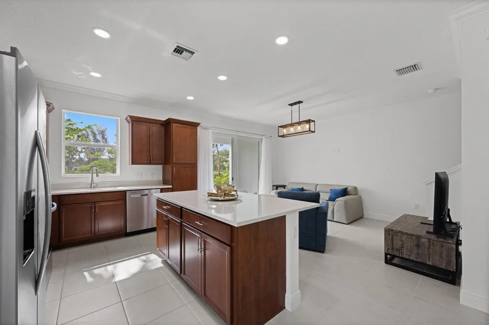 4574 Longwood Lake Square Westlake, FL 33470