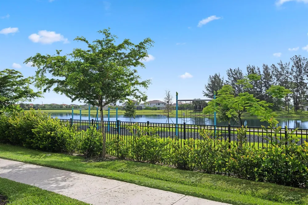 4574 Longwood Lake Square Westlake, FL 33470