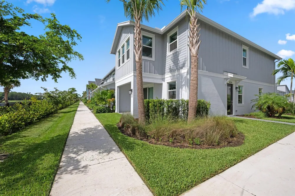 4574 Longwood Lake Square Westlake, FL 33470