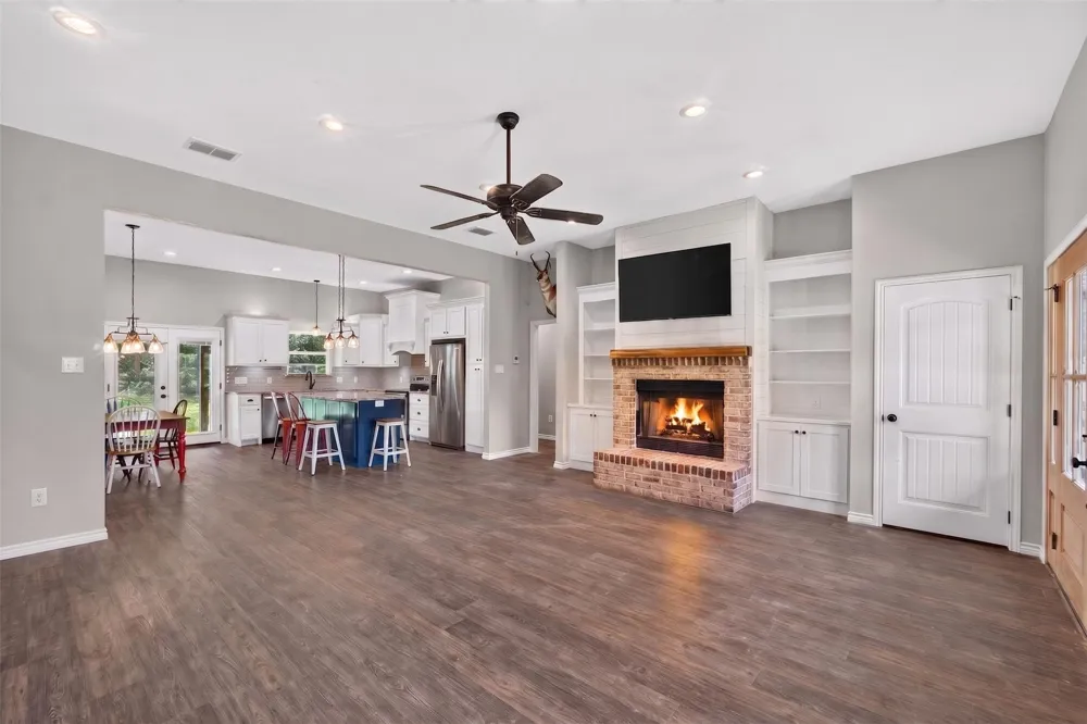 1094 County Road 2389 Alba, TX 75410