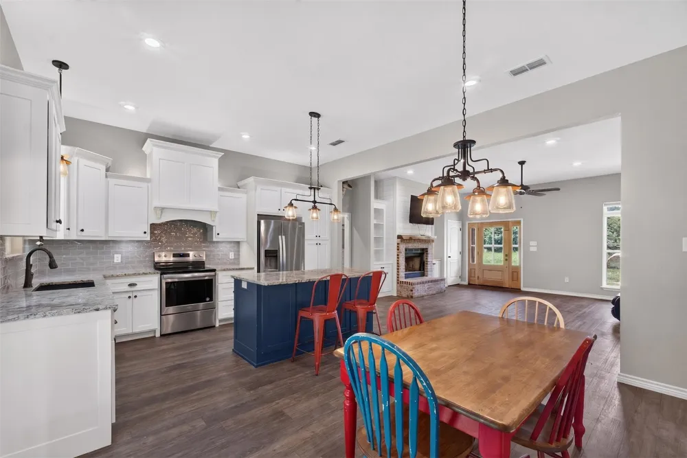 1094 County Road 2389 Alba, TX 75410