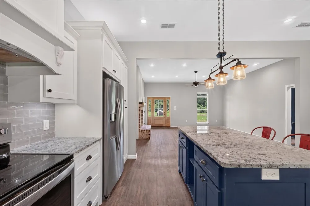 1094 County Road 2389 Alba, TX 75410
