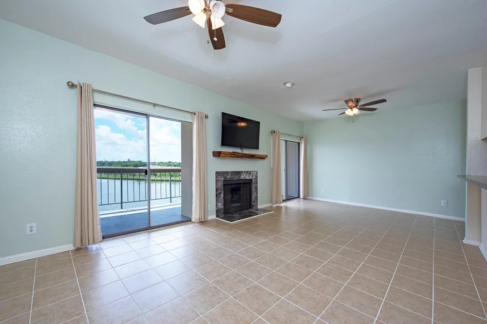18809 Egret Bay Boulevard #127 Webster, TX 77058