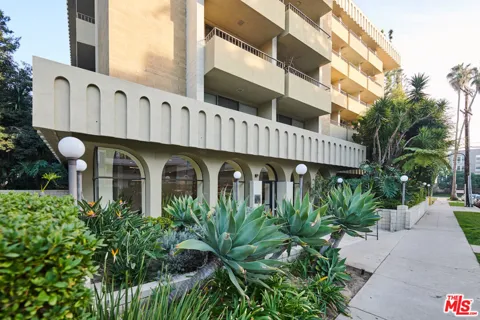 1300 Midvale Avenue #408