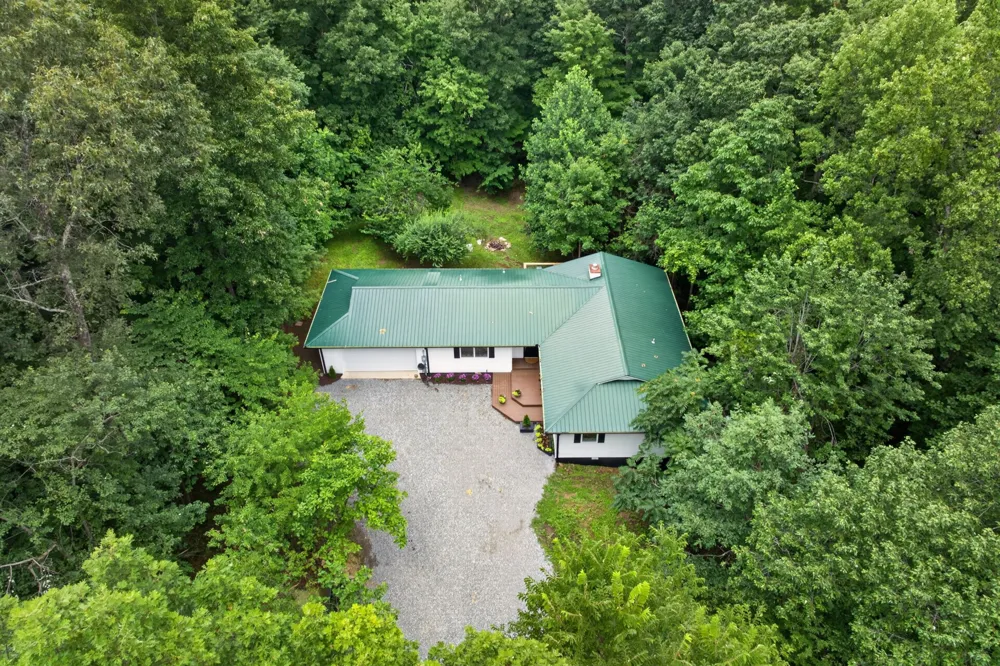 41 Jump Off Pl Monterey, TN 38574