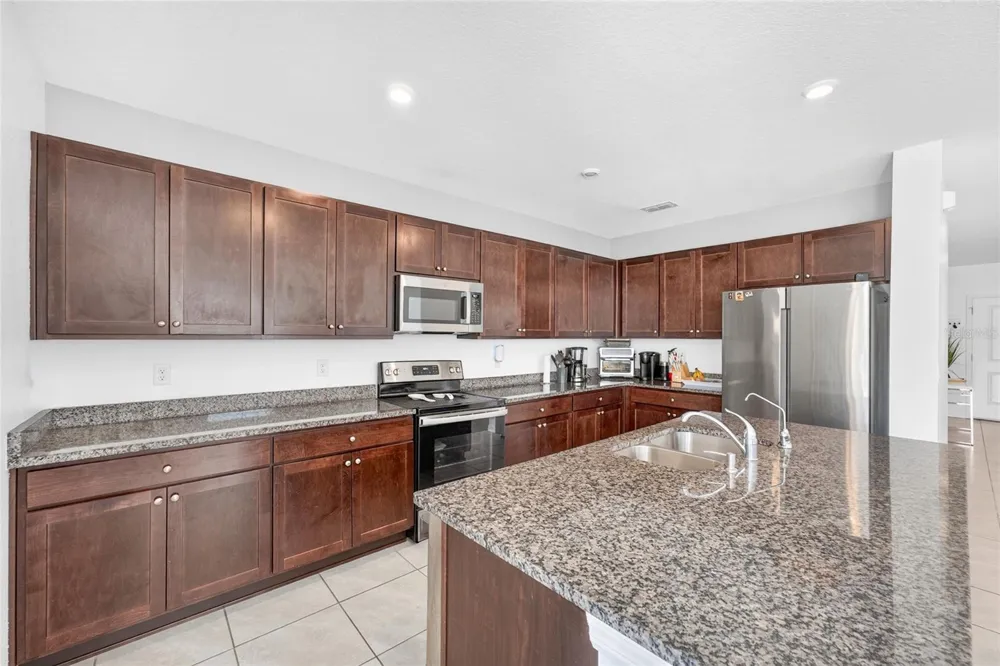 6938 SHELBY LYNN WAY Zephyrhills, FL 33542