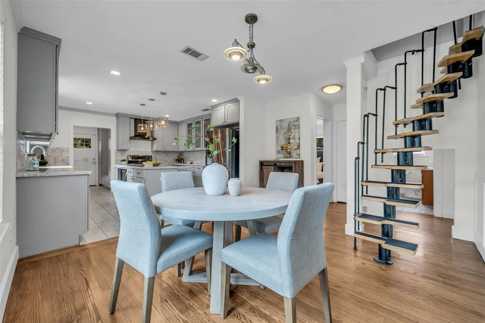 903 English Street Houston, TX 77009