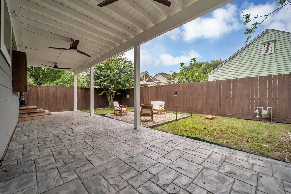 903 English Street Houston, TX 77009