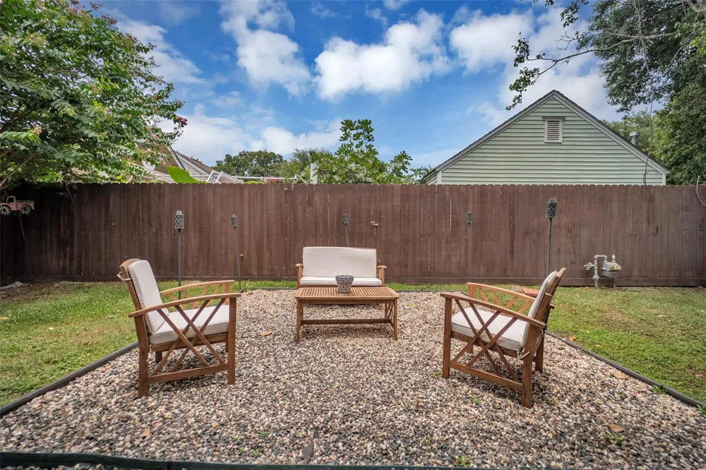 903 English Street Houston, TX 77009