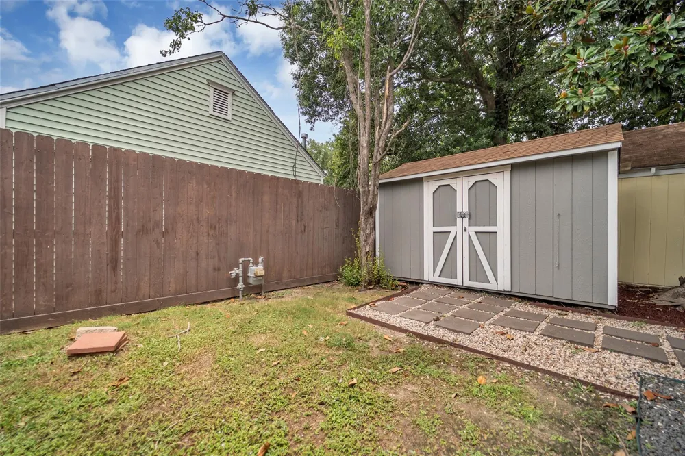 903 English Street Houston, TX 77009