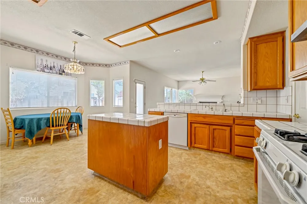 1860 Riverside Los Banos, CA 93635