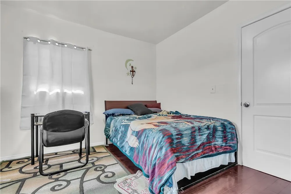 908 W 57th St Los Angeles, CA 90037