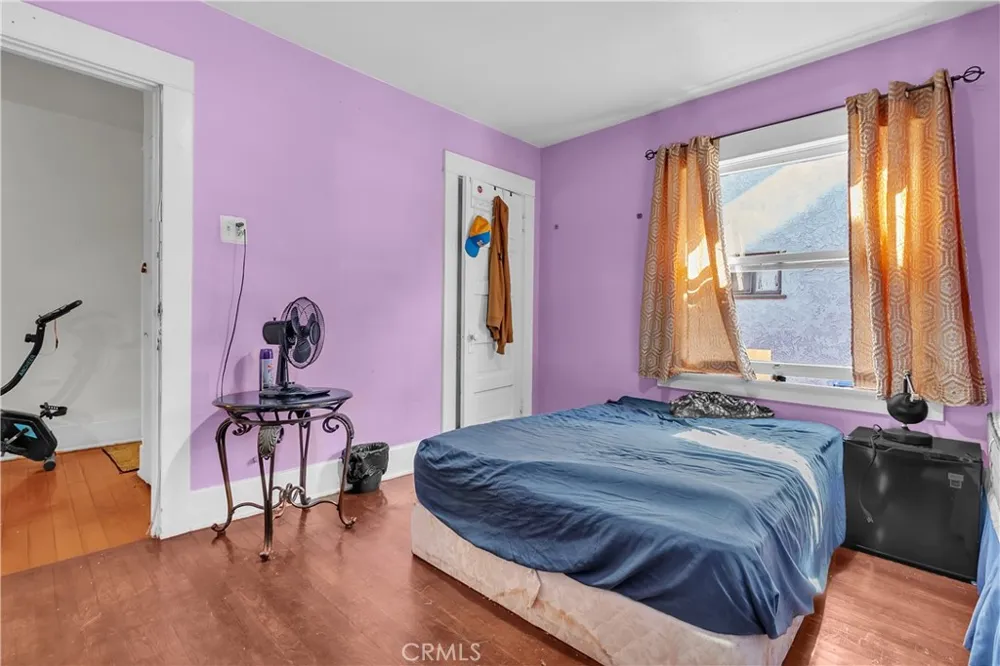 908 W 57th St Los Angeles, CA 90037