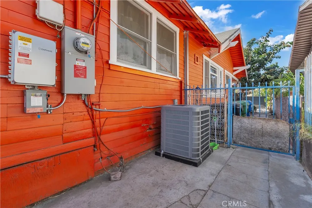 908 W 57th St Los Angeles, CA 90037