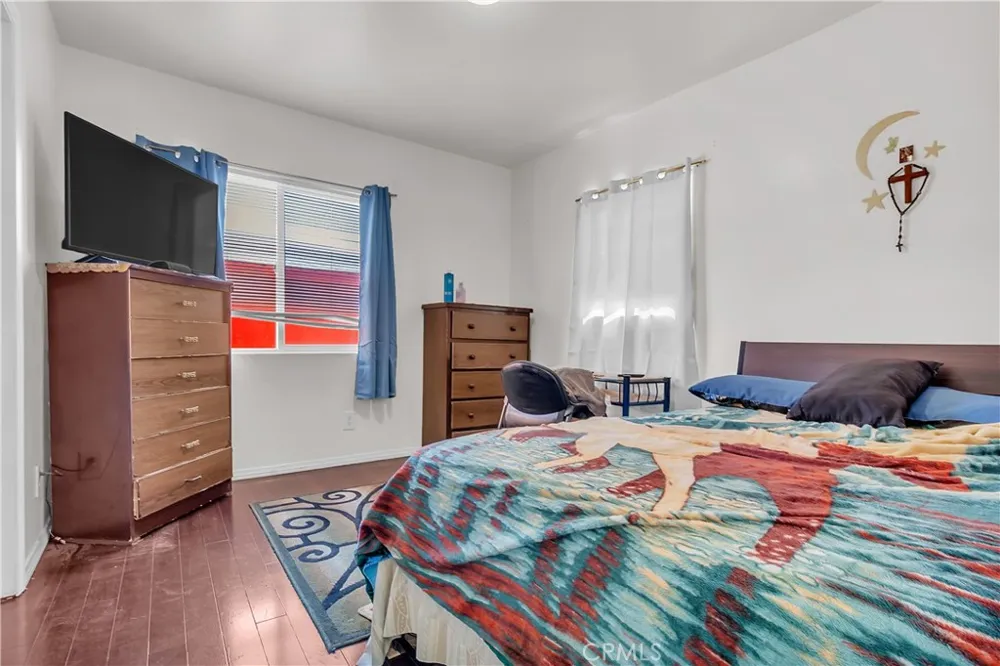 908 W 57th St Los Angeles, CA 90037