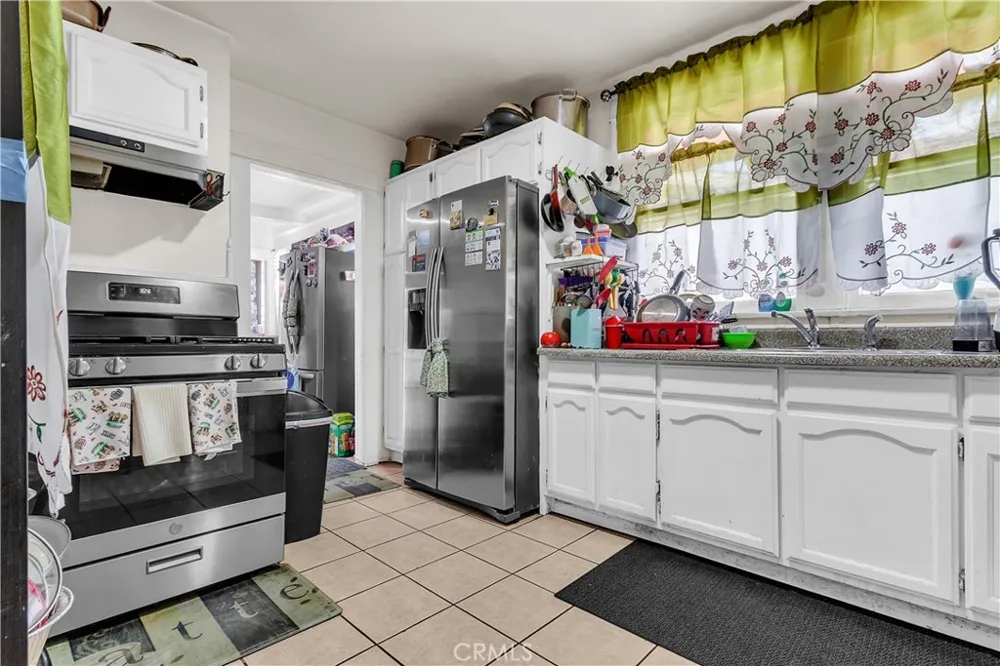 908 W 57th St Los Angeles, CA 90037