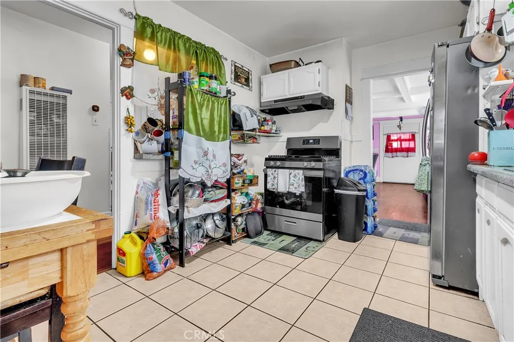 908 W 57th St Los Angeles, CA 90037
