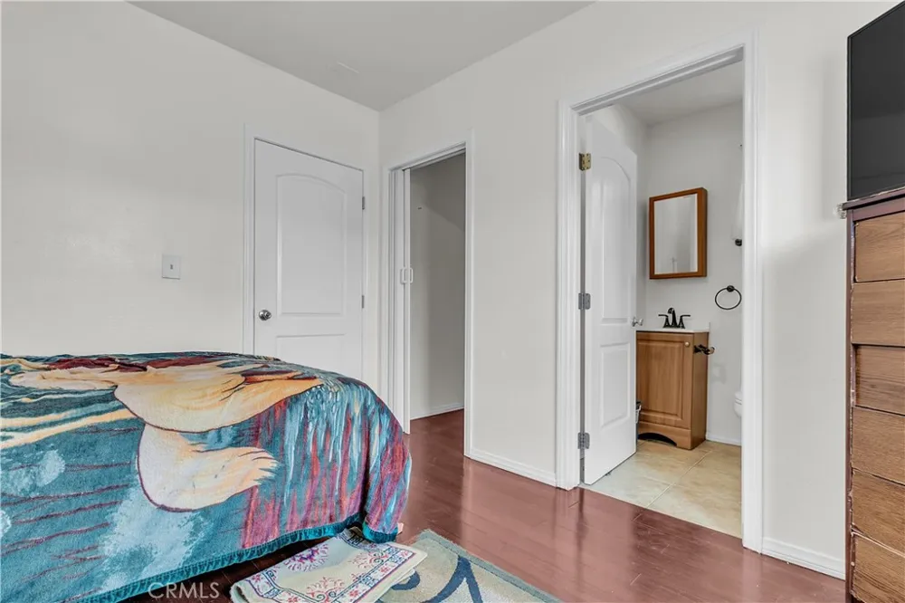 908 W 57th St Los Angeles, CA 90037