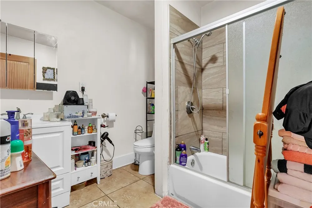 908 W 57th St Los Angeles, CA 90037