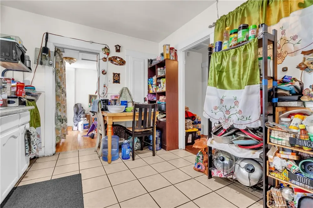 908 W 57th St Los Angeles, CA 90037