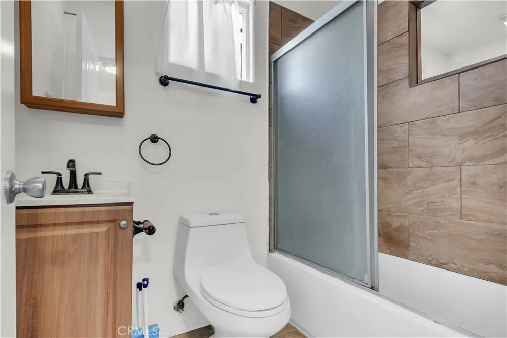 908 W 57th St Los Angeles, CA 90037