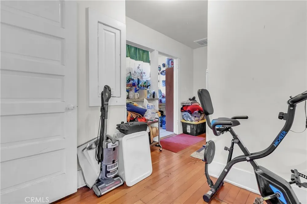 908 W 57th St Los Angeles, CA 90037
