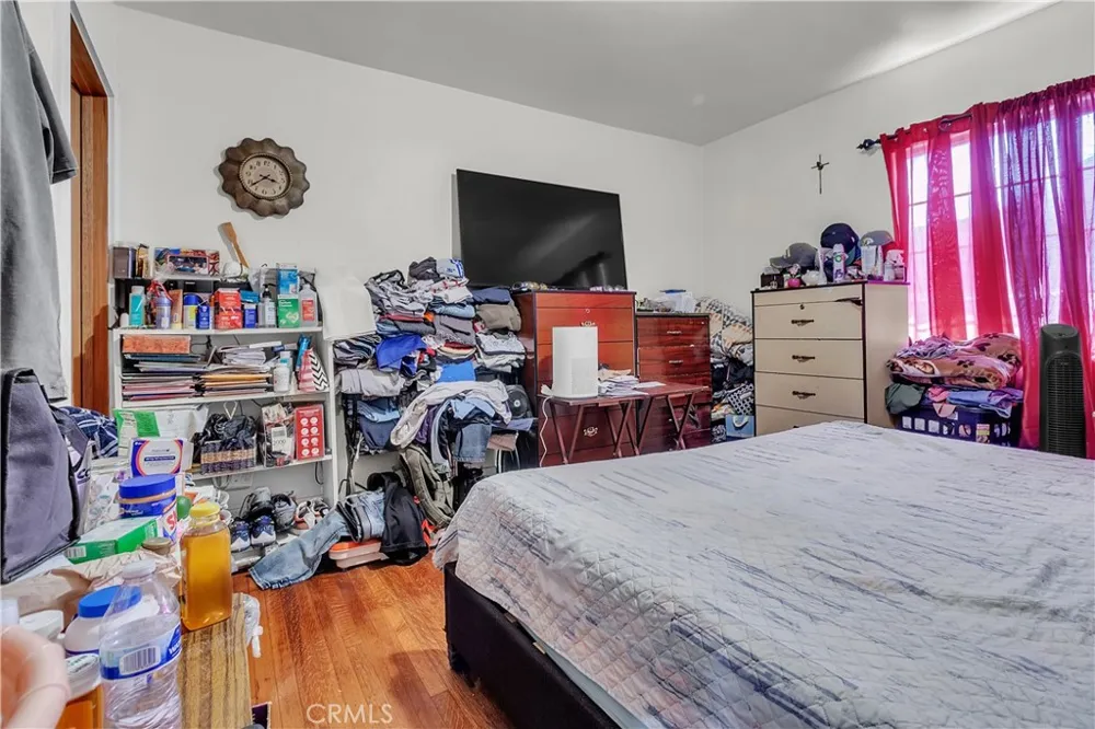 908 W 57th St Los Angeles, CA 90037