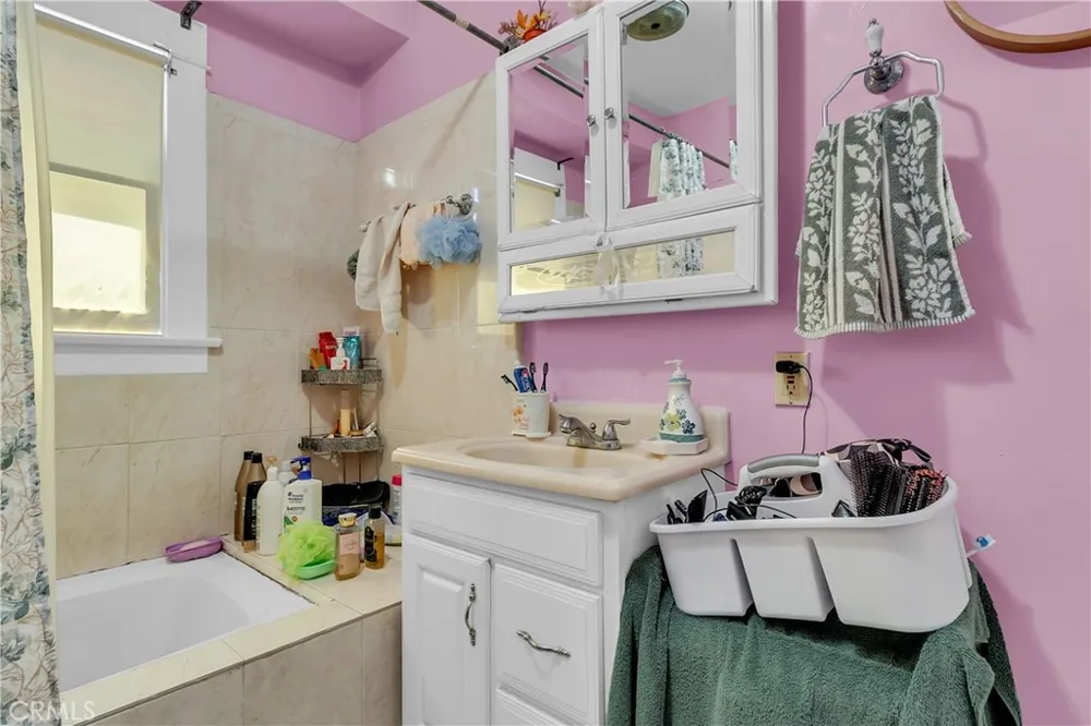 908 W 57th St Los Angeles, CA 90037