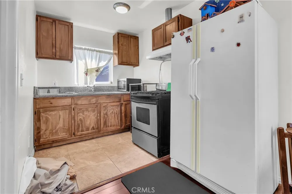 908 W 57th St Los Angeles, CA 90037