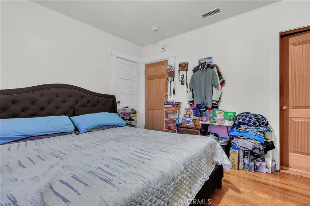 908 W 57th St Los Angeles, CA 90037