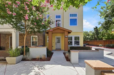 1911 Stella Street