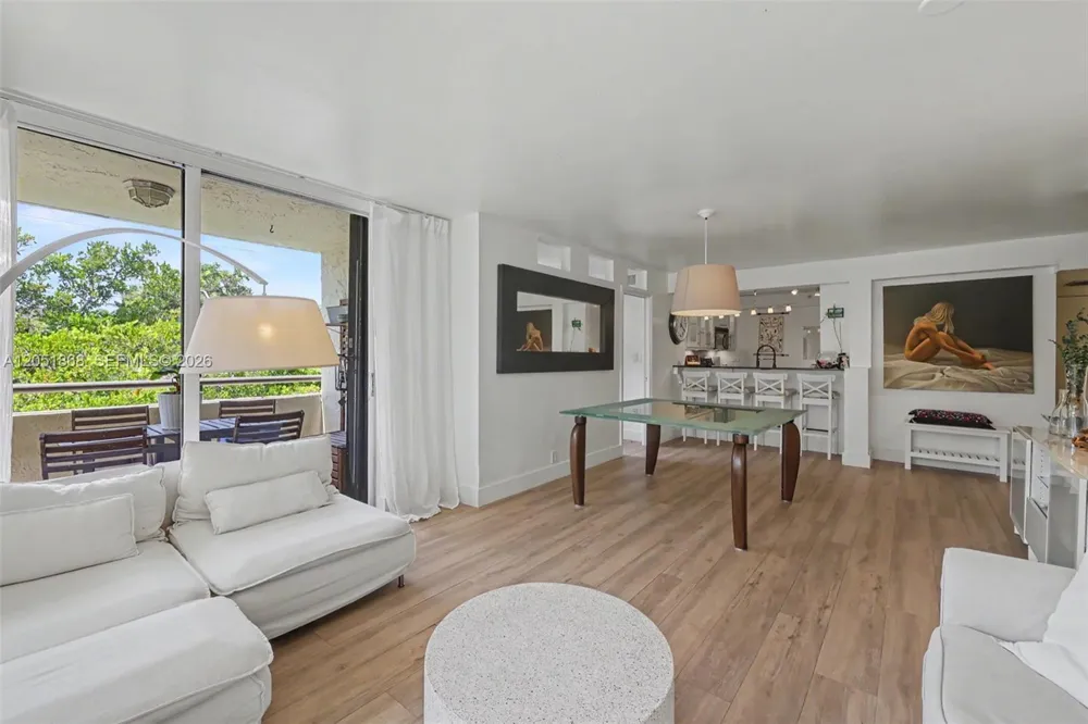 170 Ocean Lane Dr #305 Key Biscayne, FL 33149