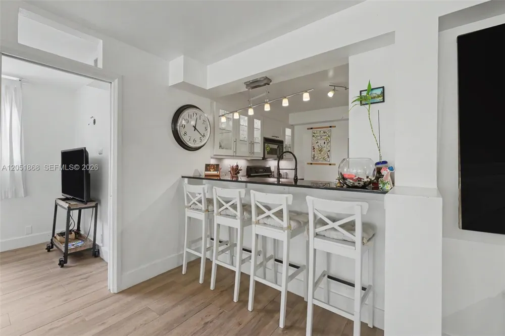 170 Ocean Lane Dr #305 Key Biscayne, FL 33149