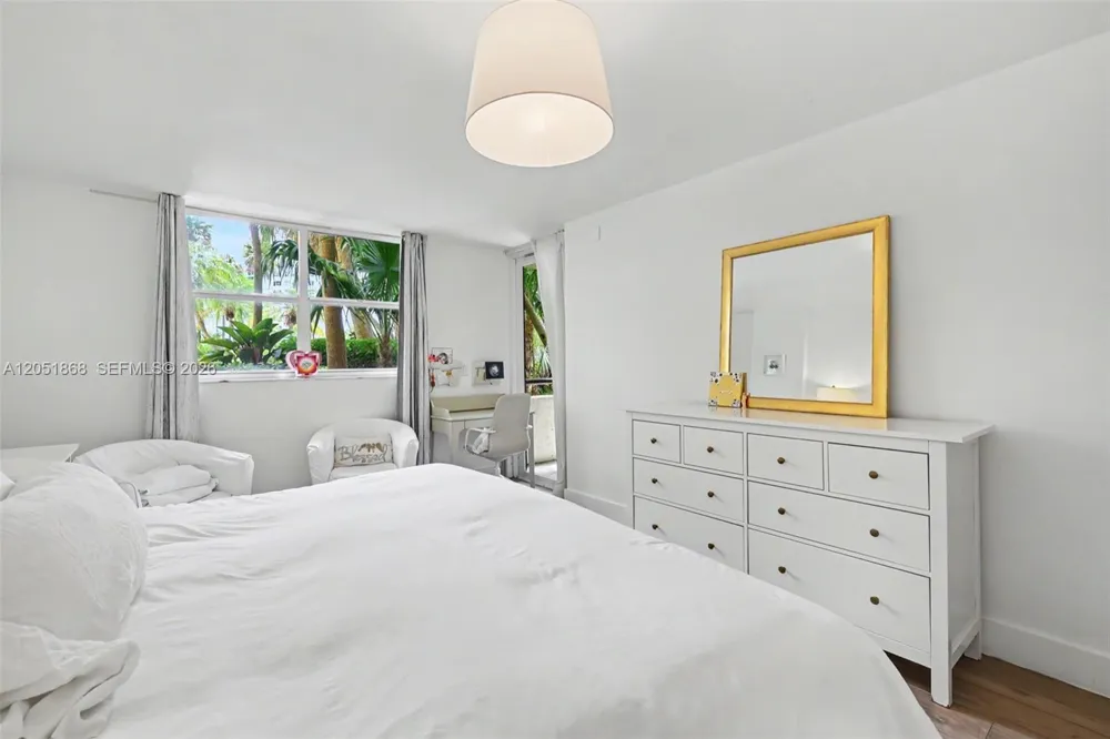 170 Ocean Lane Dr #305 Key Biscayne, FL 33149