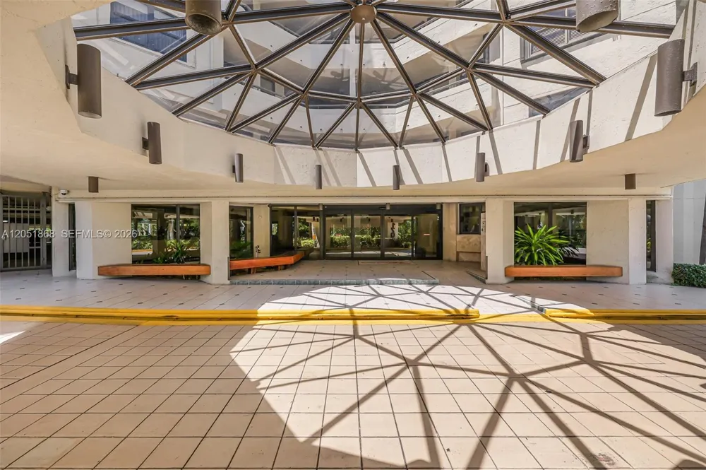 170 Ocean Lane Dr #305 Key Biscayne, FL 33149