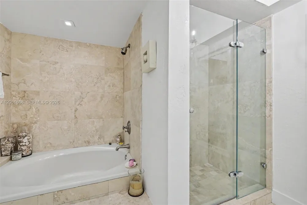 170 Ocean Lane Dr #305 Key Biscayne, FL 33149
