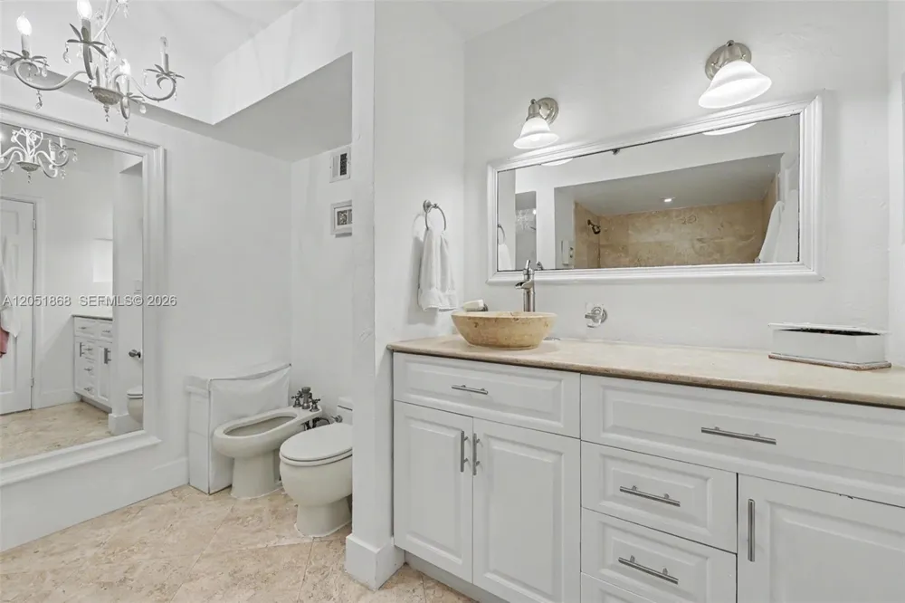 170 Ocean Lane Dr #305 Key Biscayne, FL 33149