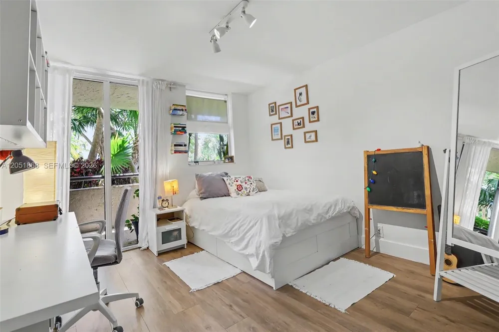 170 Ocean Lane Dr #305 Key Biscayne, FL 33149