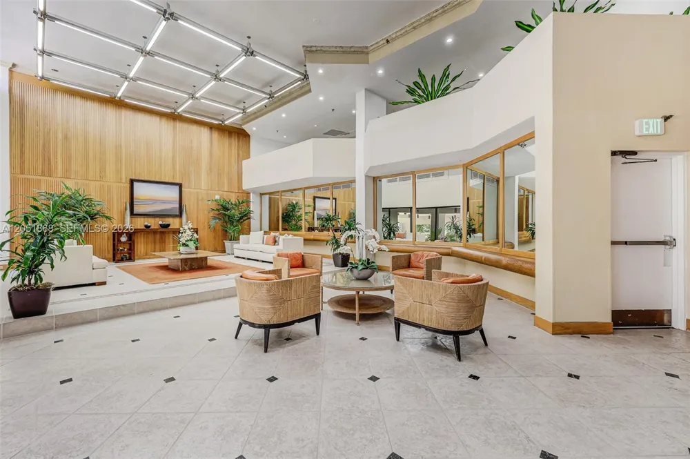 170 Ocean Lane Dr #305 Key Biscayne, FL 33149