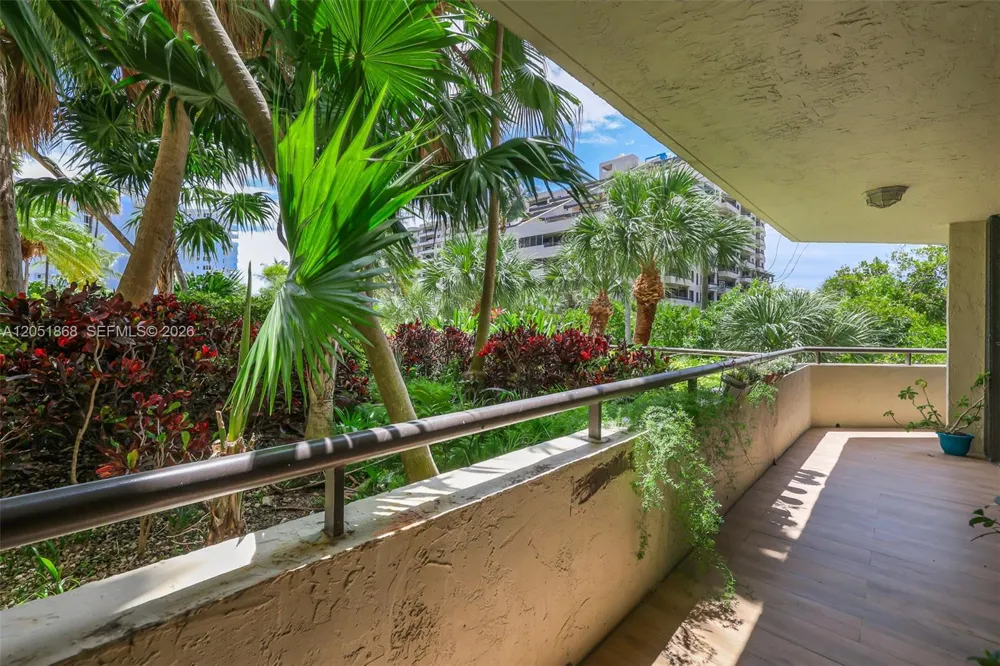 170 Ocean Lane Dr #305 Key Biscayne, FL 33149