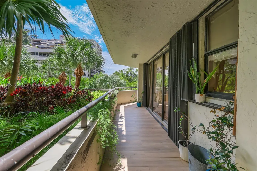 170 Ocean Lane Dr #305 Key Biscayne, FL 33149