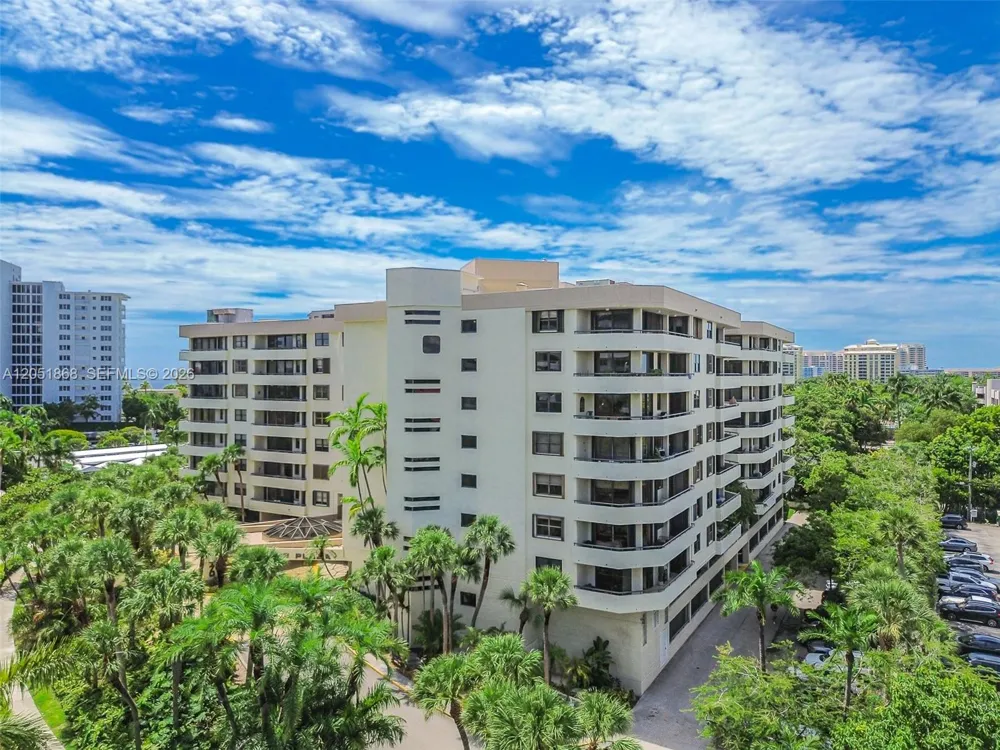 170 Ocean Lane Dr #305 Key Biscayne, FL 33149