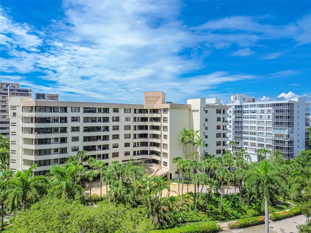170 Ocean Lane Dr #305 Key Biscayne, FL 33149
