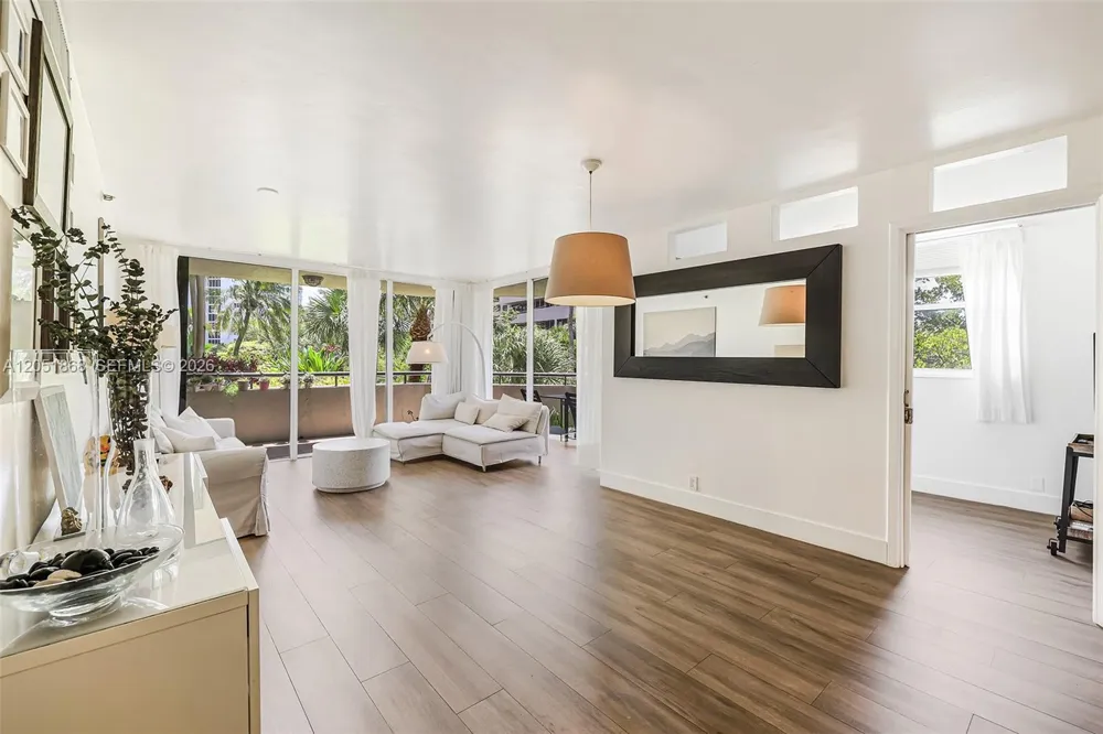 170 Ocean Lane Dr #305 Key Biscayne, FL 33149