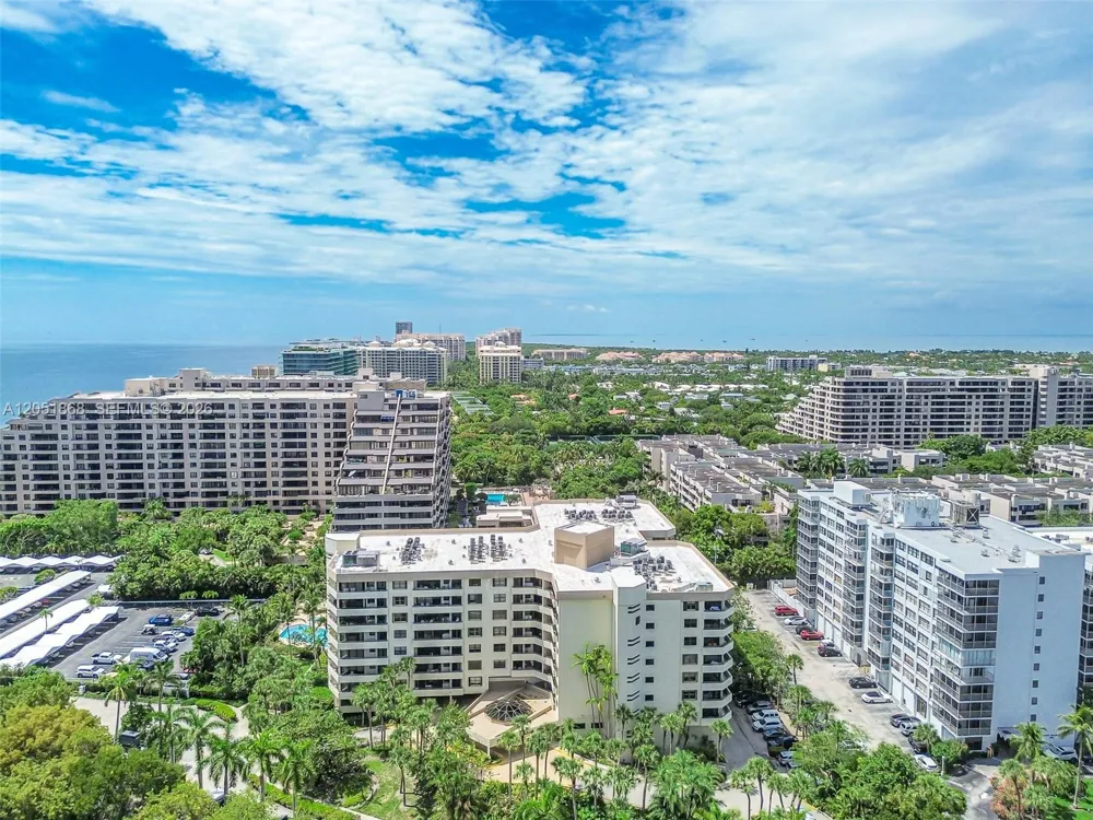 170 Ocean Lane Dr #305 Key Biscayne, FL 33149