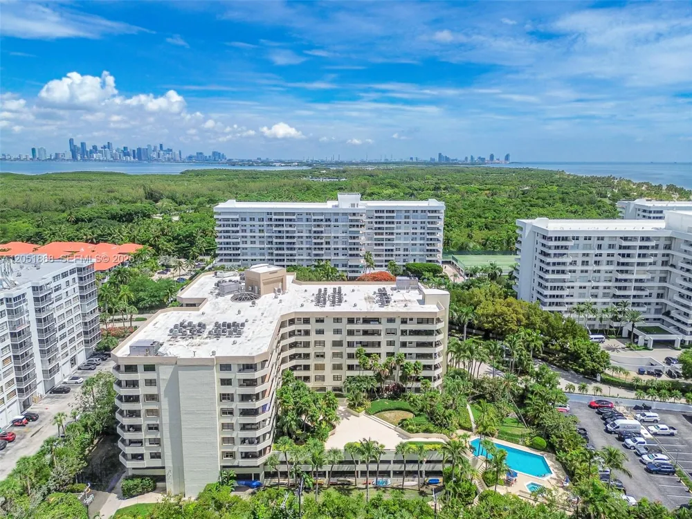 170 Ocean Lane Dr #305 Key Biscayne, FL 33149