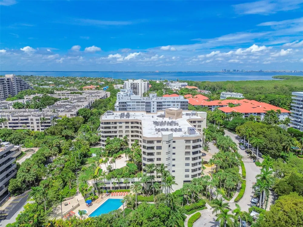 170 Ocean Lane Dr #305 Key Biscayne, FL 33149