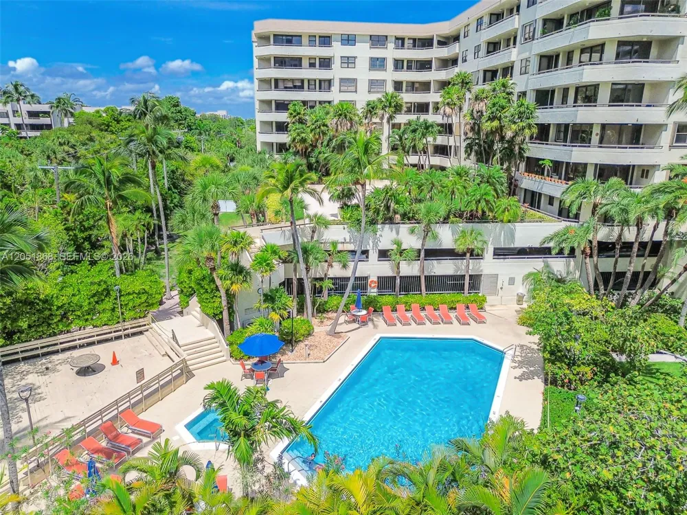 170 Ocean Lane Dr #305 Key Biscayne, FL 33149