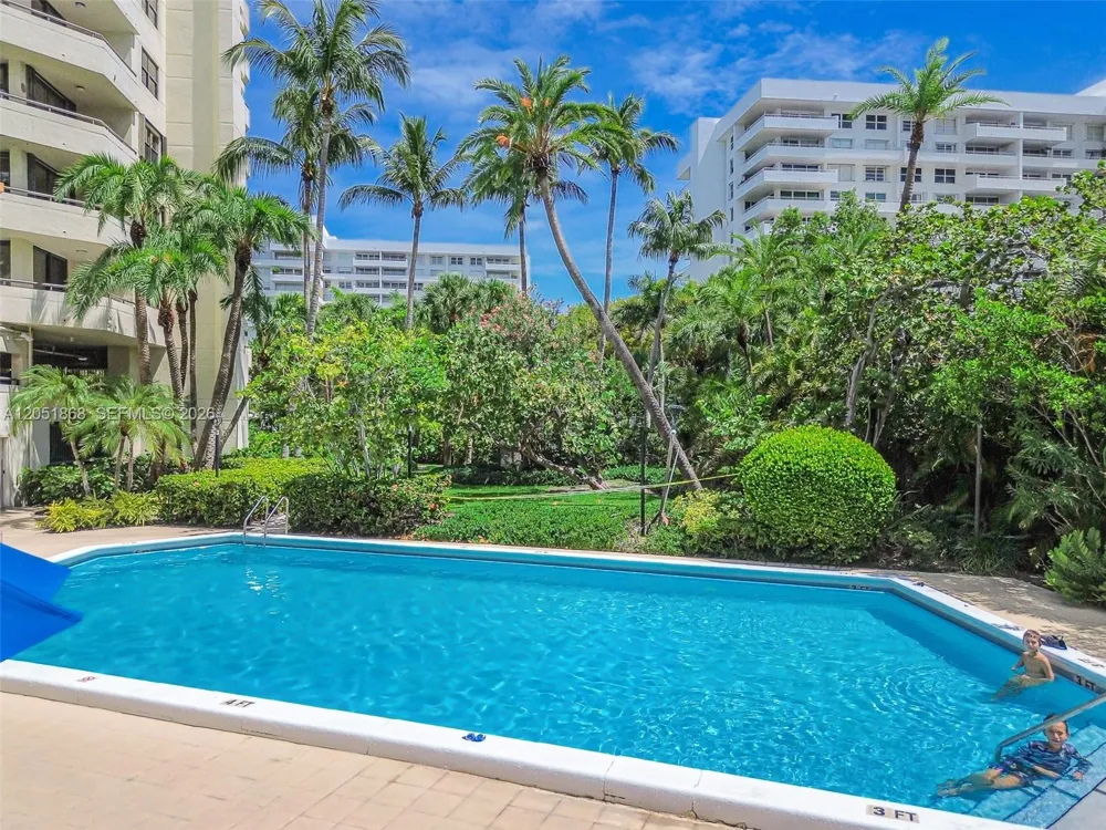 170 Ocean Lane Dr #305 Key Biscayne, FL 33149