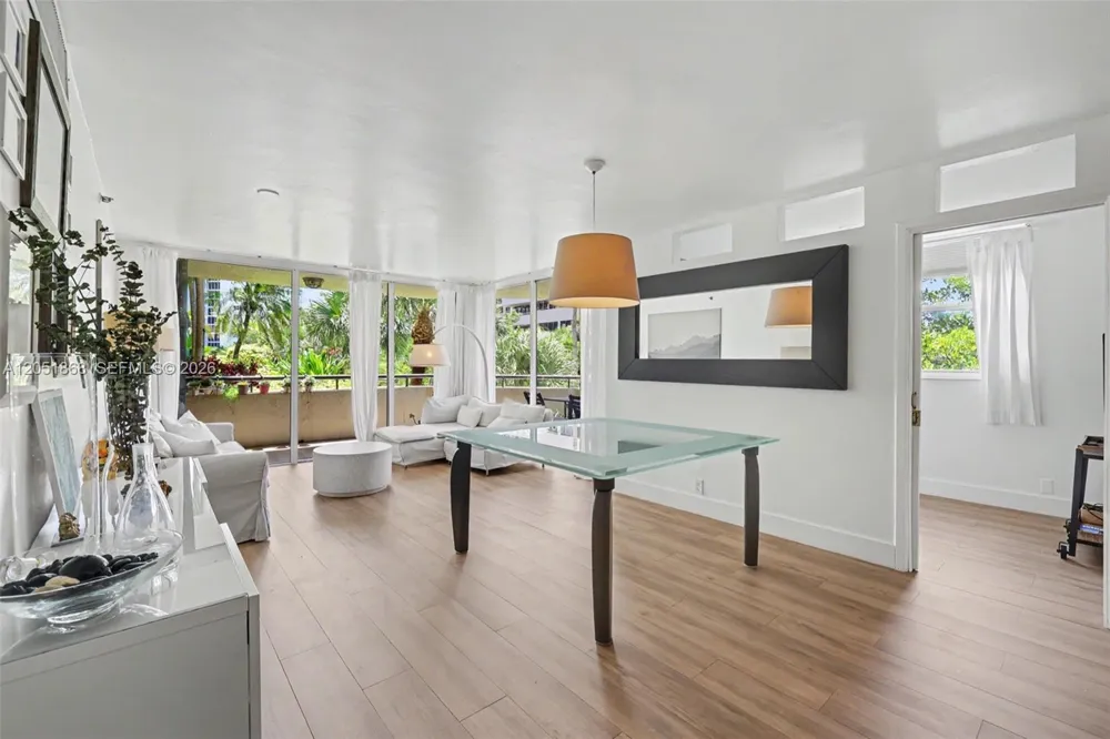 170 Ocean Lane Dr #305 Key Biscayne, FL 33149